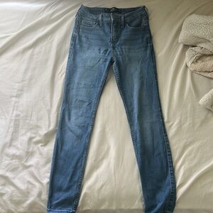 Hollister Medium Wash Junior/Women Skinny Jeans